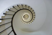 Kiedy wrzucamy 5 bieg w samochodzie?